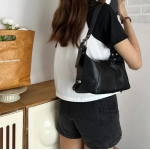 Y2K Style Shoulder Bag for Women Trendy Motorcycle Handbag Minimalist Shoulder Purse for Girls Street Wear Luxury Designer